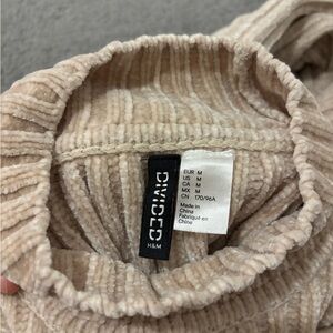 H&M Divided Ribbed Cream Top